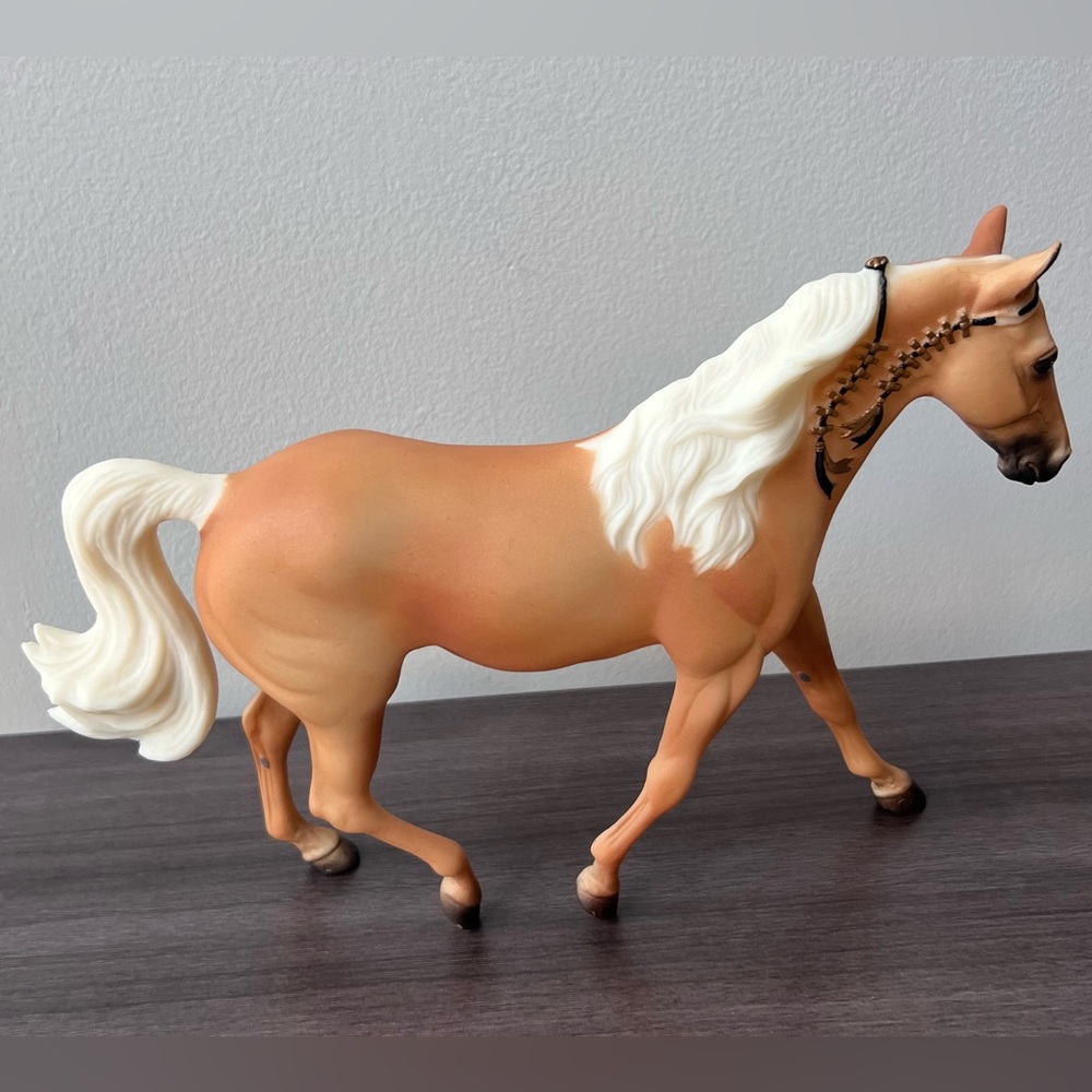 Retired Breyer Horse Southern Sunrise #1172 Palomino Missouri Fox Trotter